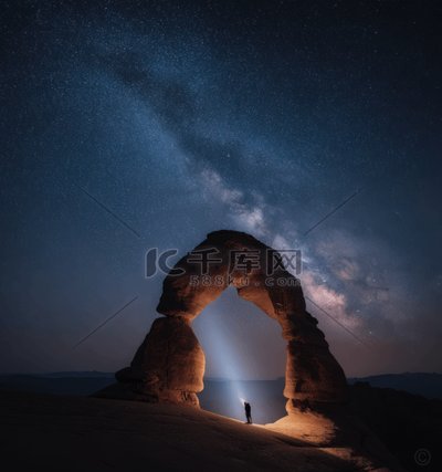 笑中带刺，我“黑”了这个世界