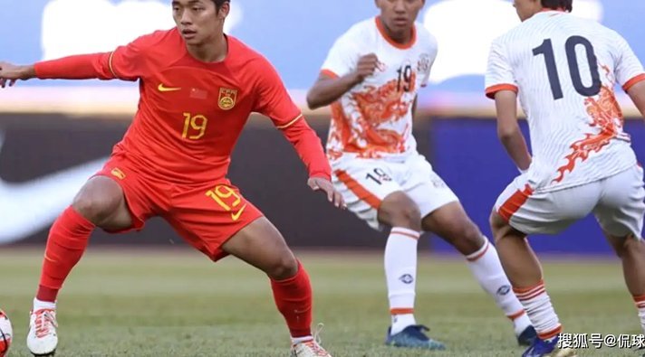 判若两队！U17中国队上半场3球落后，中场换三人下半场连追两球