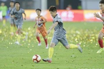 恒大足校青训模式的争议与价值深挖