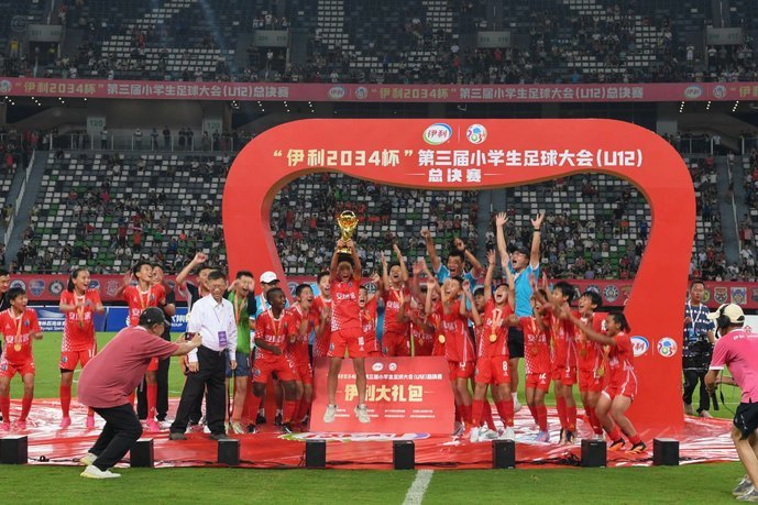 中国小将5-0大胜赫塔费 BEST CUP赛事获第七名