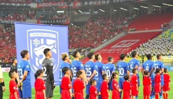 中足联罚三镇6万及部分球迷空场看球