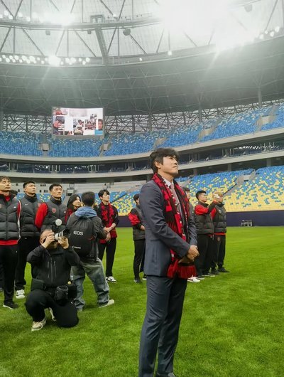 徐正源归乡：成都球迷热情迎英雄